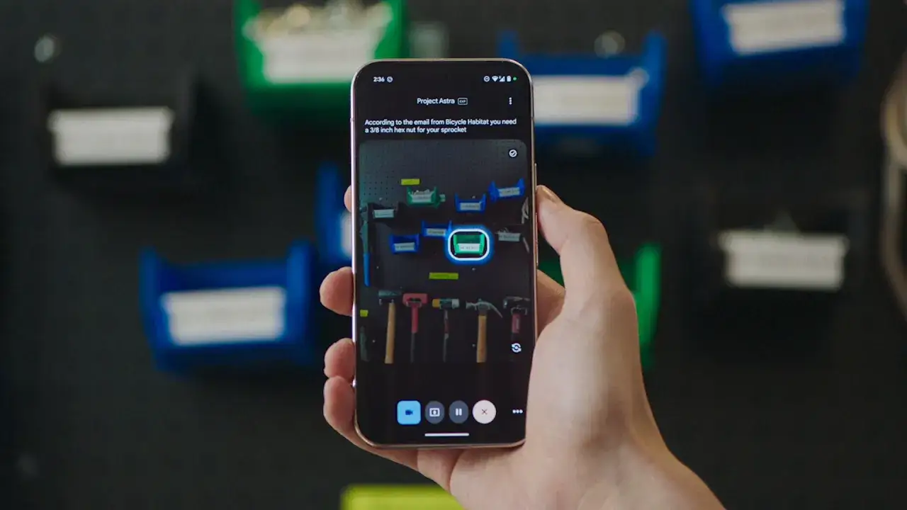 Telefon z Gemini pomaga znaleźć nakrętkę 3/8 cala na tablicy narzędziowej.